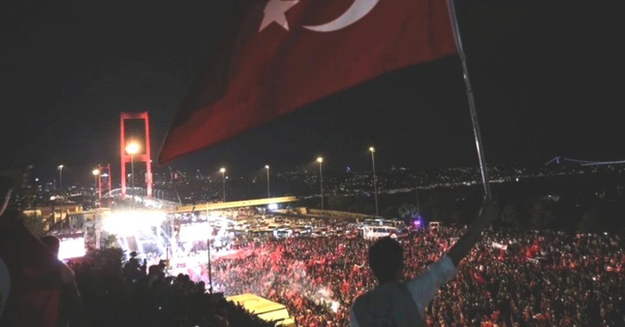 15 Temmuz Resmi Tatil Mi? İşte Kurumların Kapalı Olacağı Gün ve Detaylar!