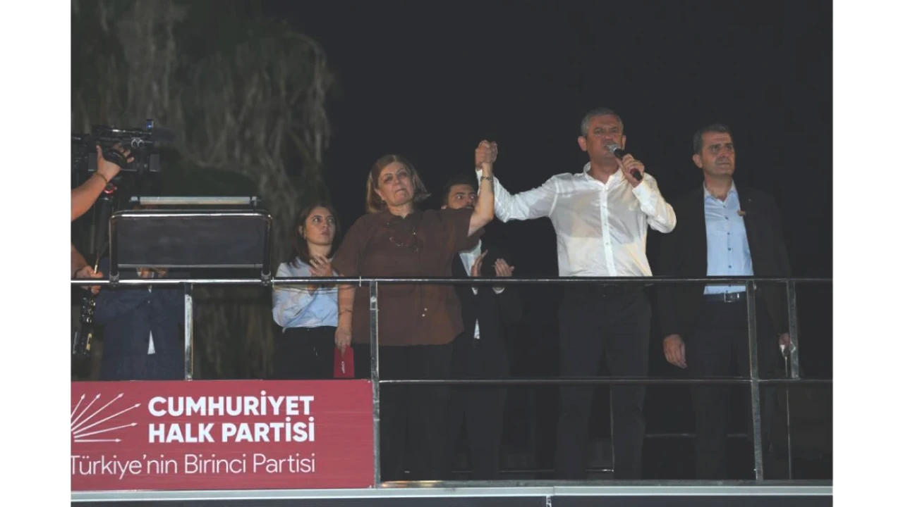 CHP Lideri Özgür Özel'den Adanalılara Teşekkür: 250 Bin Kişiye Bravo!