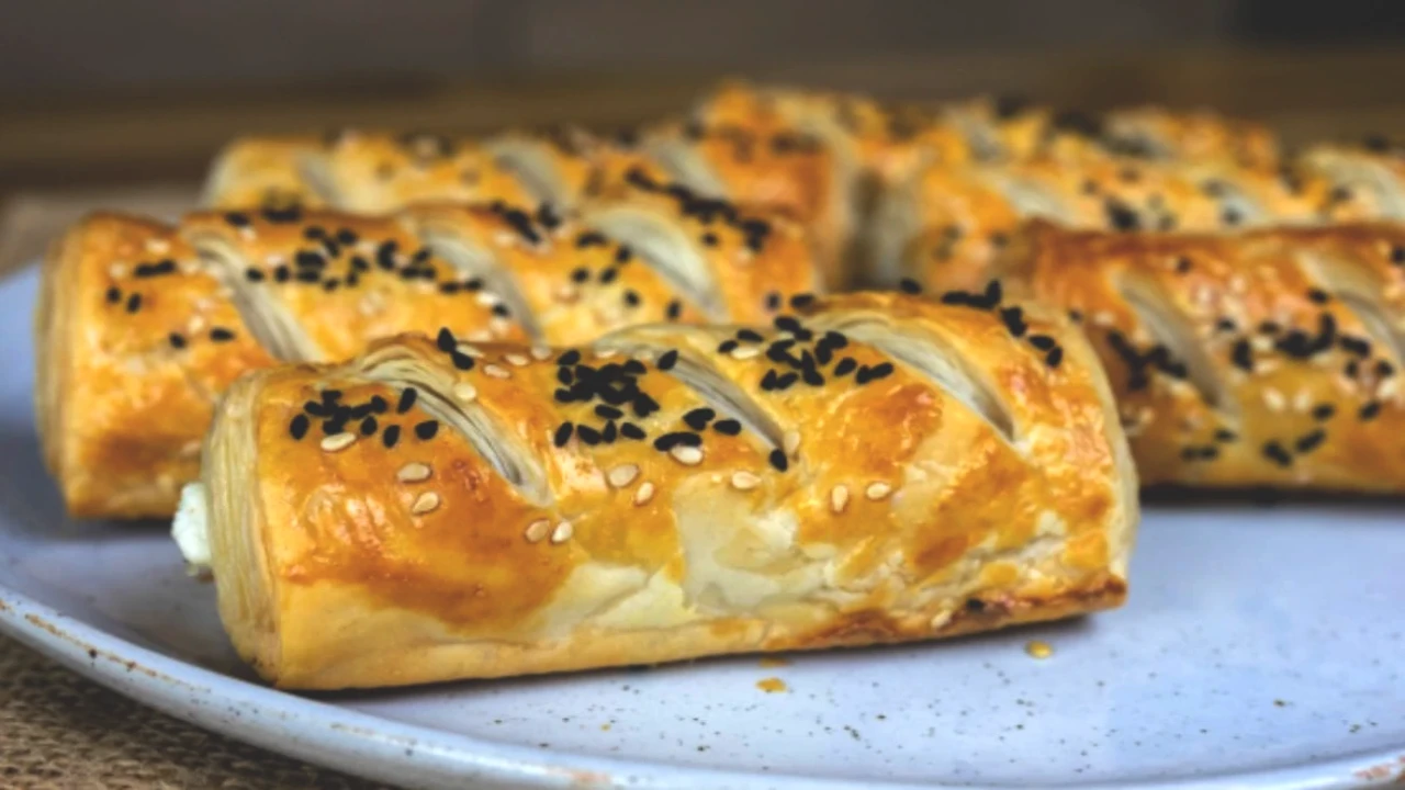 Pratik Kahvaltı İçin İnanılmaz Börek Tarifi! Sadece Birkaç Malzeme ile Hazırlayın!