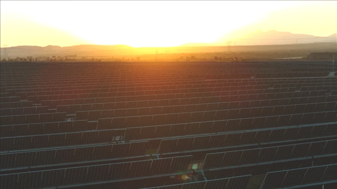 Avrupa’da Güneş Enerjisi Devrimi! Elektrik Fiyatları Tarihi Düşüşte