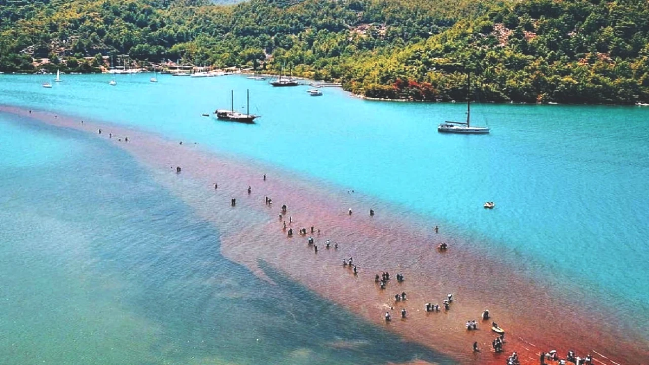 Denizin Üstünde Yürüyormuş Gibi Hissedeceğiniz Büyüleyici Yer: Bodrum ve Çeşme!