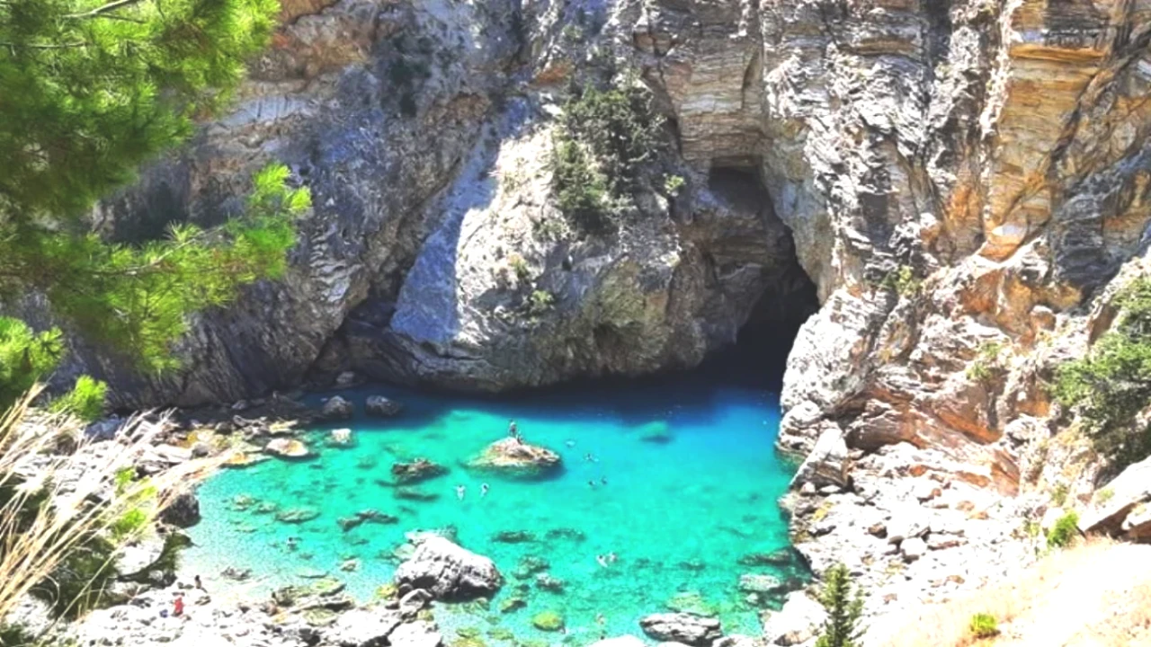 Muğla'nın Gizli Cenneti: Berrak Deniziyle Kralların Koyuna Yolculuk!