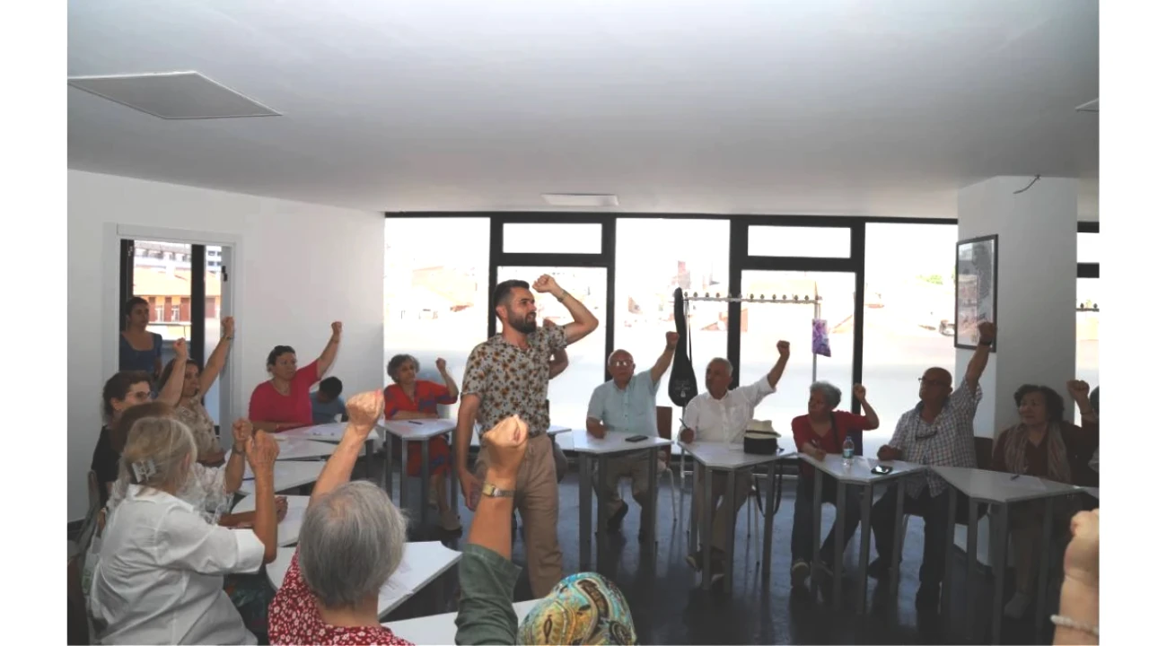 Emek Kafe'de Kıdemli Vatandaşlara Özel Eğitim Fırsatları!