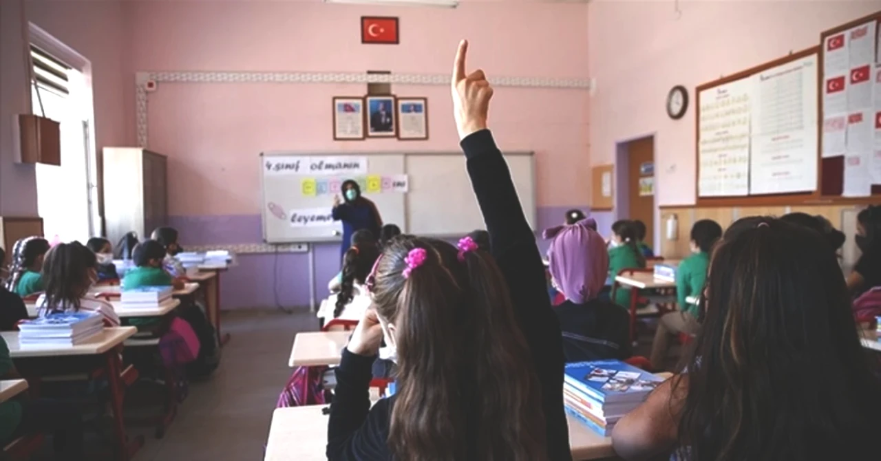 2025-2026 Eğitim Takvimi: Okullar Ne Zaman Açılıyor, Tatil Tarihleri ve Kalan Günler!
