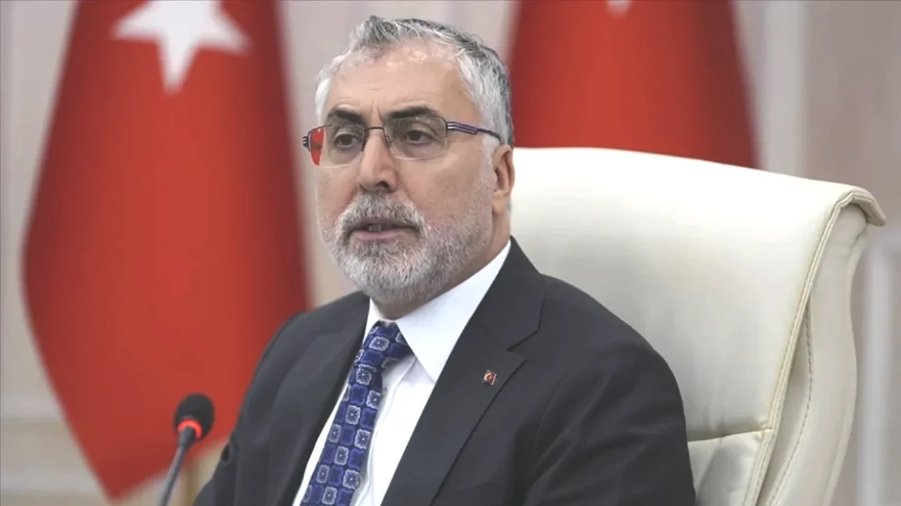 Kamu İşçileri İçin Üçüncü Zam Teklifi: Bakan Işıkhan'ın Açıklamaları Merakla Bekleniyor!