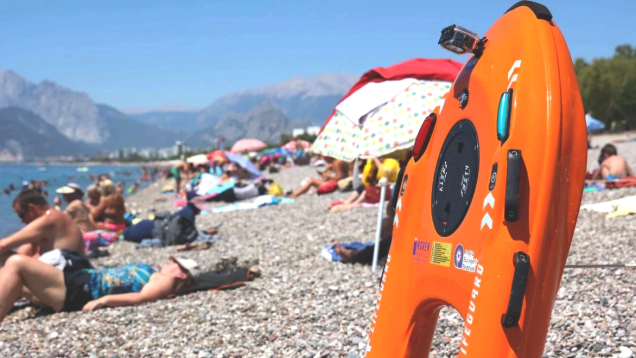 Büyükşehir'in Yenilikçi Robot Cankurtaranları Surf Güvenliği için Göreve Başladı!